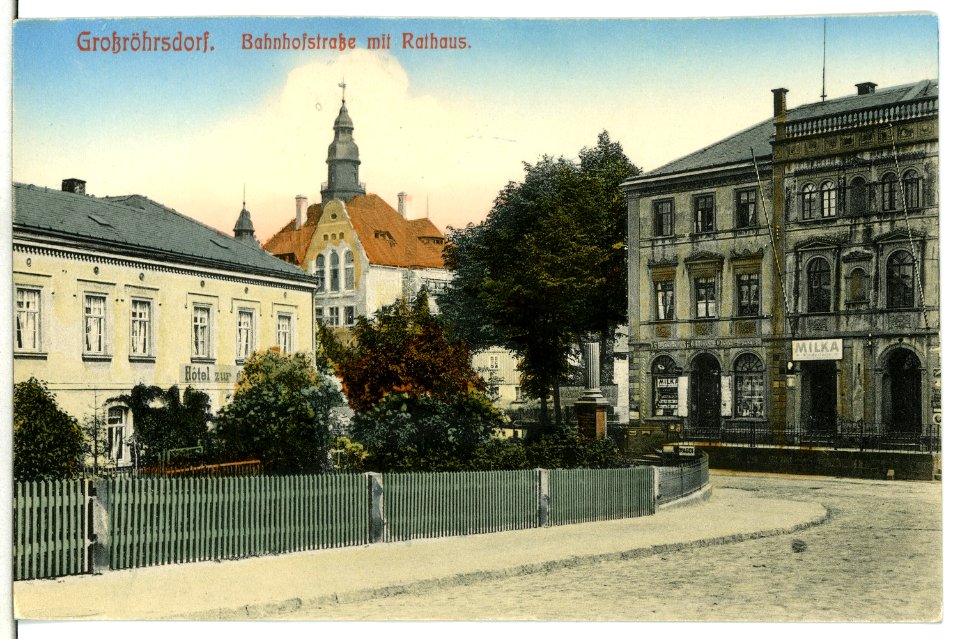 10839-Großröhrsdorf-1909-Bahnhostraße mit Rathaus-Brück & Sohn Kunstverlag