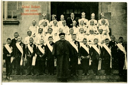 10713-Salzschlirf-1909-Onkel Robert mit seinen Kommunionskindern-Brück & Sohn Kunstverlag
