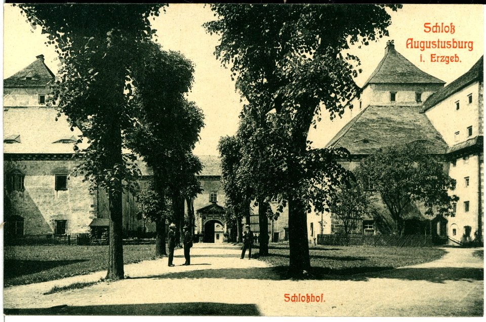 10268-Augustusburg-1908-Schloßhof-Brück & Sohn Kunstverlag