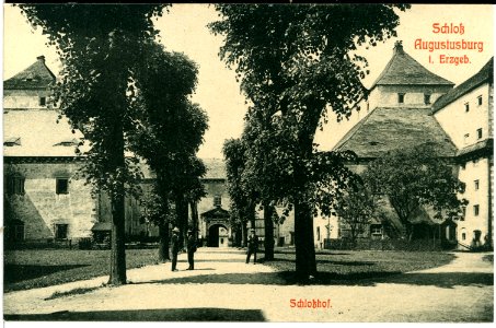 10268-Augustusburg-1908-Schloßhof-Brück & Sohn Kunstverlag