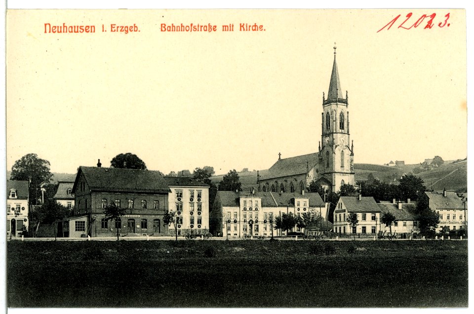 12023-Neuhausen -Erzg.-1910-Bahnhofstraße mit Kirche-Brück & Sohn Kunstverlag