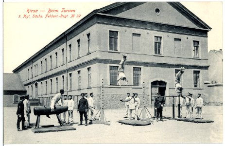 10043-Riesa-1908-3. Feldartillerie-Regiment Nr. 32 - Beim Turnen-Brück & Sohn Kunstverlag