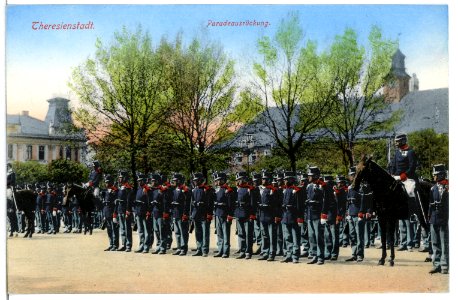11018-Theresienstadt-1910-Paradeausrückung-Brück & Sohn Kunstverlag