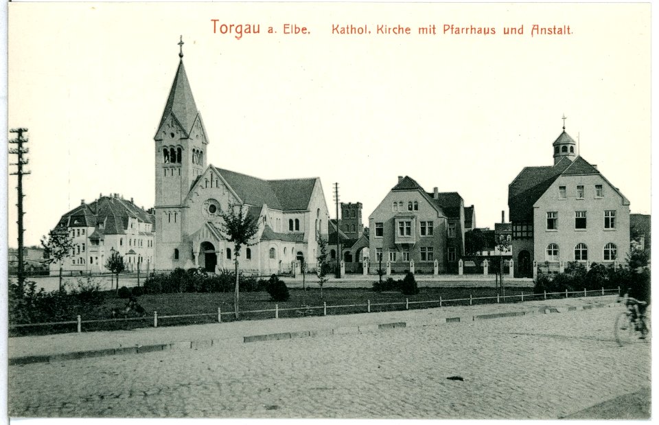 11593-Torgau-1910-Katholische Kirche mit Pfarrhaus und Anstalt-Brück & Sohn Kunstverlag