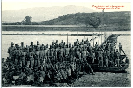 11366--1910-Kriegsbrücke mit Schwimmender Unterlage über die Elbe-Brück & Sohn Kunstverlag