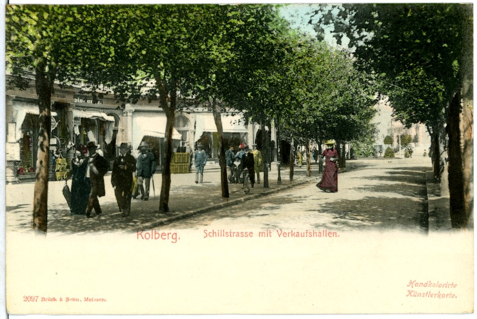 02097-Kolberg-1901-Schillerstraße mit Verkaushallen-Brück & Sohn Kunstverlag