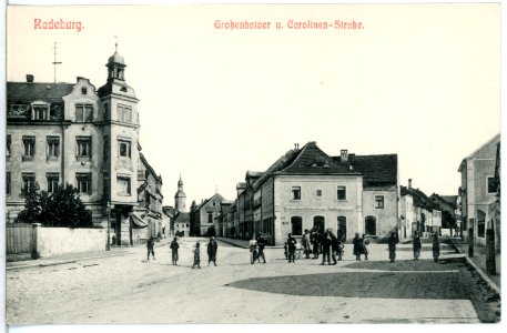 11569-Radeburg-1910-Großenhainer und Carolinenstraße-Brück & Sohn Kunstverlag