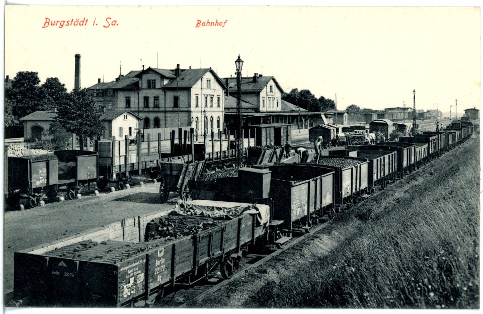 18707-Burgstädt-1915-Bahnhof mit Güterzug-Brück & Sohn Kunstverlag