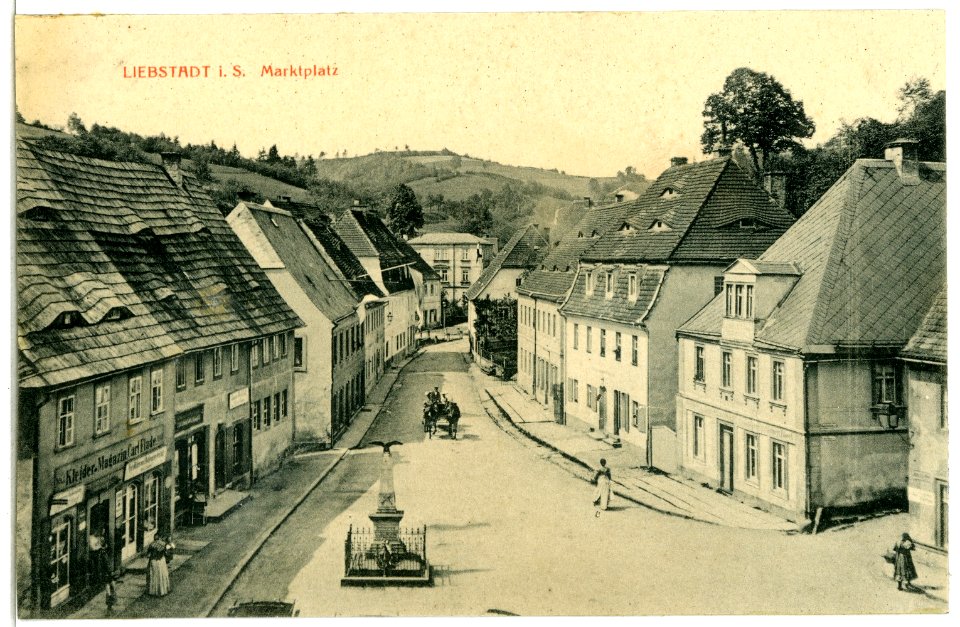 03443-Liebstadt-1903-Markt mit Kriegerdenkmal und Pferdewagen-Brück & Sohn Kunstverlag