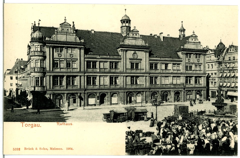 05392-Torgau-1904-Rathaus mit Wochenmarkt-Brück & Sohn Kunstverlag