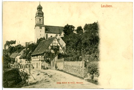 02507-Leuben-1902-Dorfstraße und Kirche-Brück & Sohn Kunstverlag