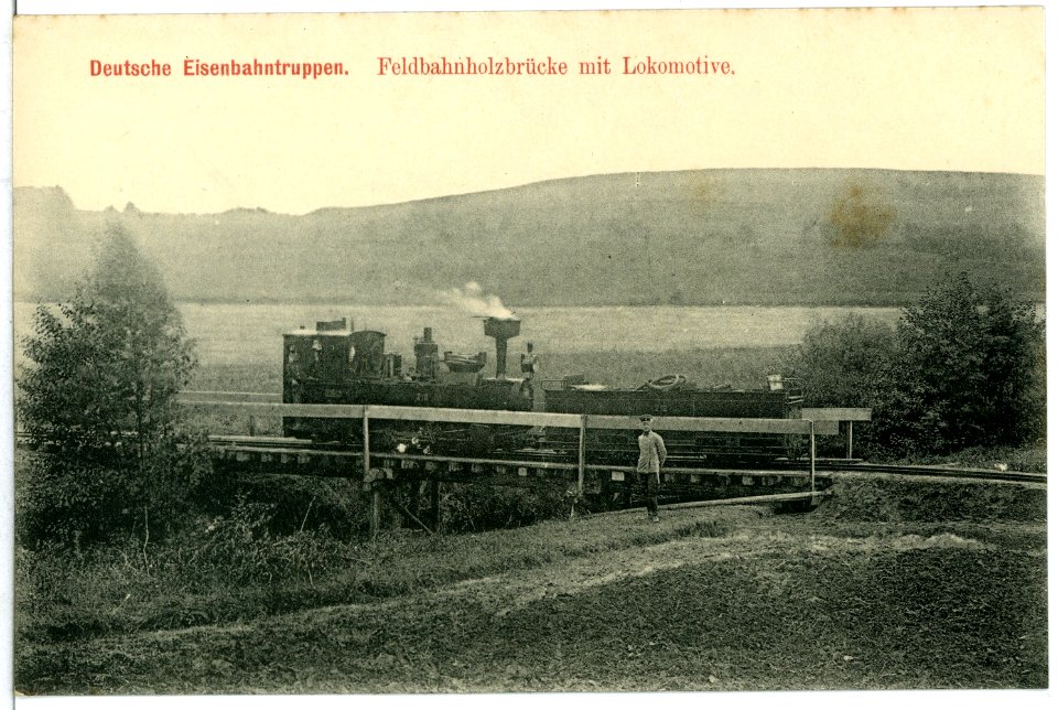 11313-Landkreis Meißen-1910-Deutsche Eisenbahntruppen Feldbahnholzbrücke mit Lokomotive-Brück & Sohn Kunstverlag