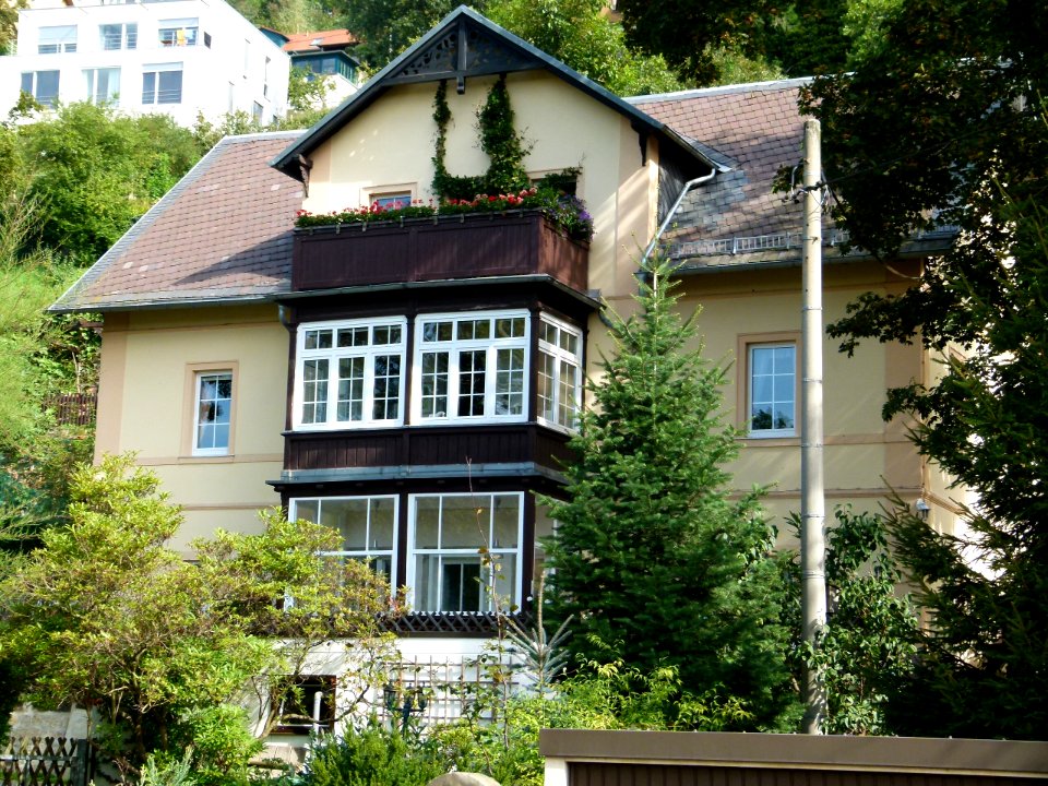 Wohnhaus Calberlastraße 1 in Loschwitz 1