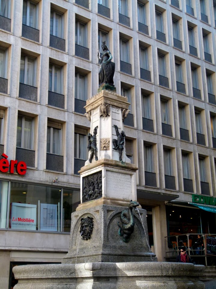 Fontaine de l'Escalade 2