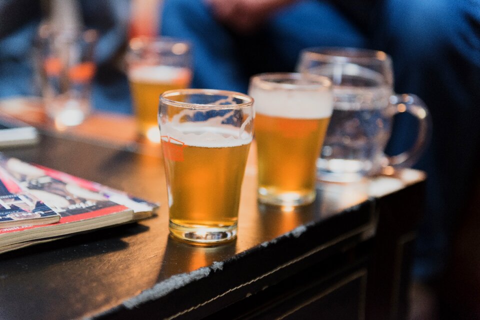 Pints glass bar photo