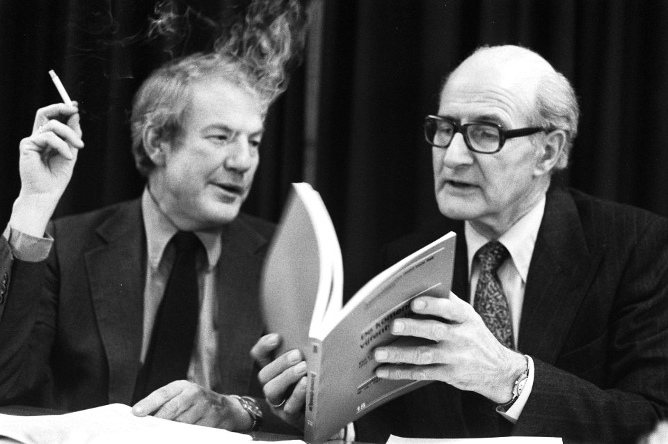 Rapport Wetenschappelijke Raad Regeringsbeleid voorzitter prof Cramer (l) en o, Bestanddeelnr 929-4808