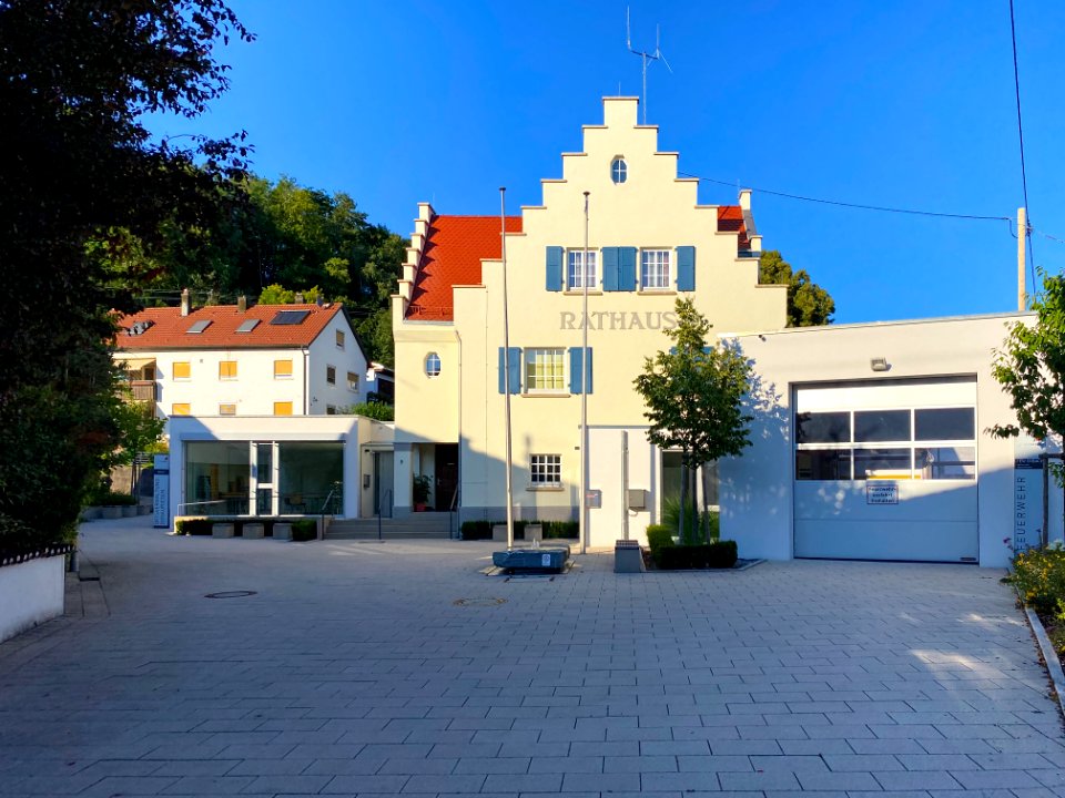 Rathaus und Feuerwehr, Donaurieden