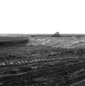 Recreatieterreinen, vliegvelden ed, aanleg taxibanen, bulldozers, Luchthaven R, Bestanddeelnr 163-1133