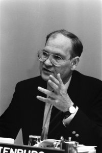 Rapport Raad van de Arbeidsmarkt over micro-elektronica A. J. N. Wiltenburg (kop, Bestanddeelnr 932-2728
