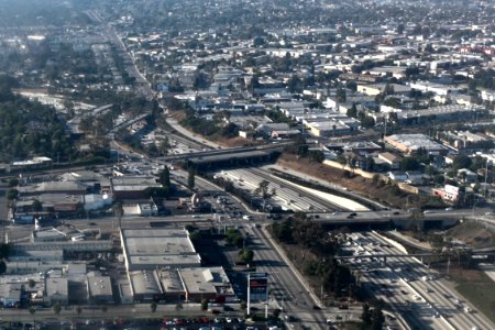 Randy's Donuts LA, seen from Air on approach to LAX