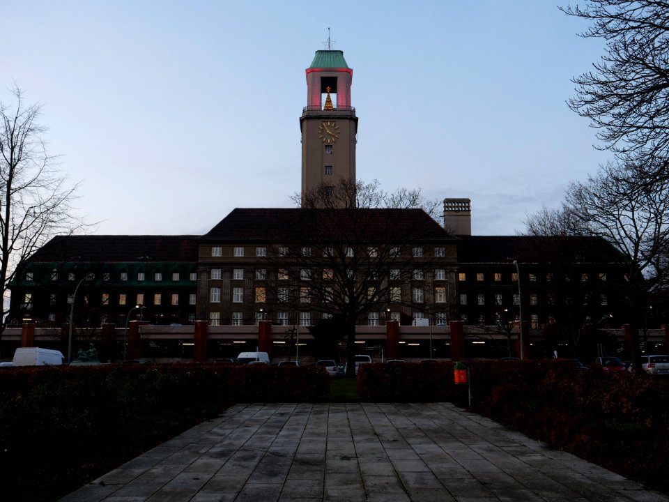 Rathaus Spandau from Stabholzgarten 01