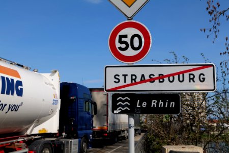 Queue in front of border control checkpoint at Europe bridge German side 2020-03-16 15