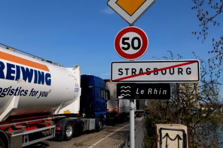 Queue in front of border control checkpoint at Europe bridge German side 2020-03-16 16