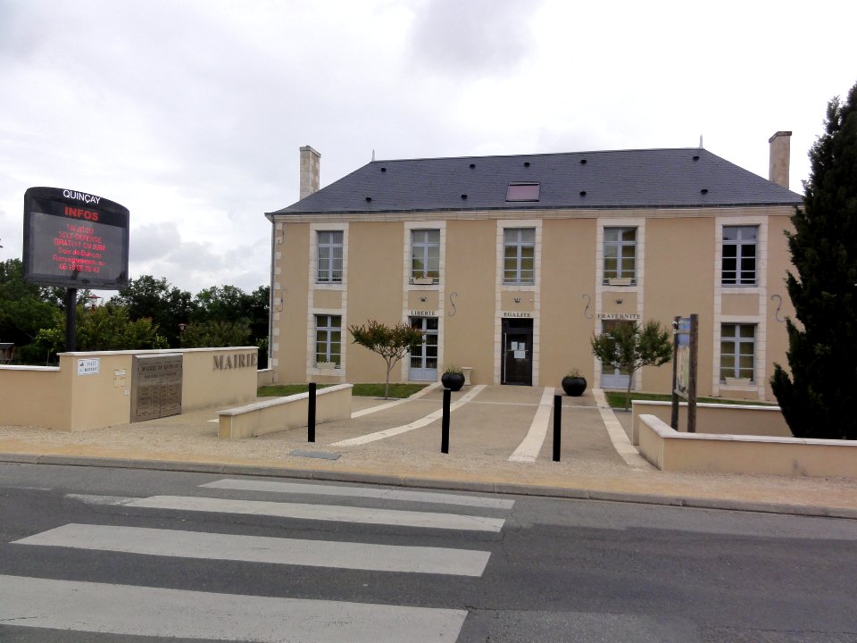 Quinçay (Vienne) mairie
