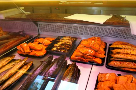 Räucherfischtheke