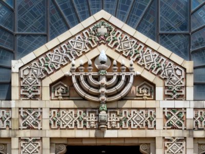 Rodef Shalom Temple, terra-cotta menorah, 2021-07-09