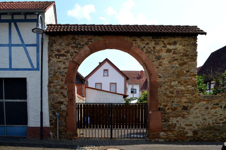 Rodheim vor der Höhe, Amtsgasse 13, Torbau