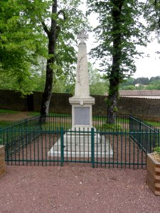 Quinçay (Vienne) monument aux morts