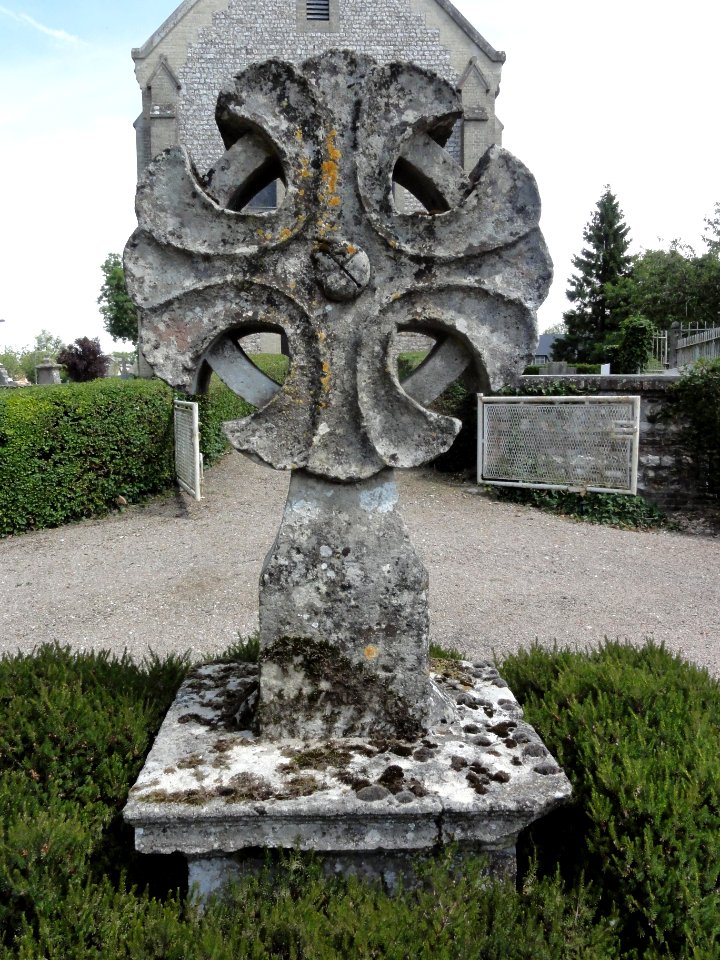 Rocquefort (Seine-Mar.) croix de cimetière