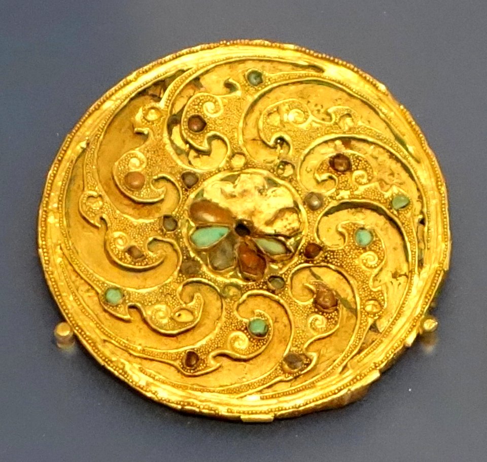 Rondelle with rosette and whorl-circle, China, 3rd-4th century AD, bronze, gold, semi-precious stones - Royal Ontario Museum - DSC04132