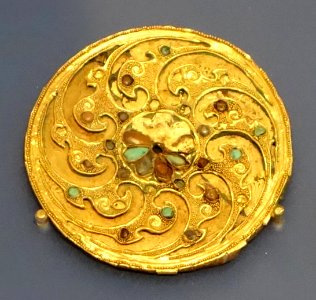 Rondelle with rosette and whorl-circle, China, 3rd-4th century AD, bronze, gold, semi-precious stones - Royal Ontario Museum - DSC04132
