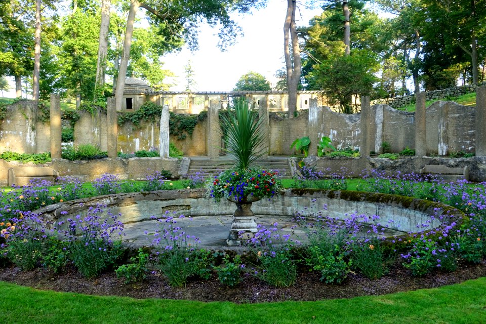 Rose Garden - Castle Hill on the Crane Estate - Ipswich, Massachusetts, USA - DSC06483