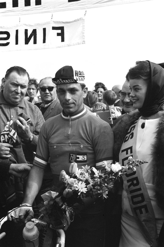 Ronde van Nederland in Utrecht begonnen Finish Amsterdam Jac van der Klundert, Bestanddeelnr 912-4835