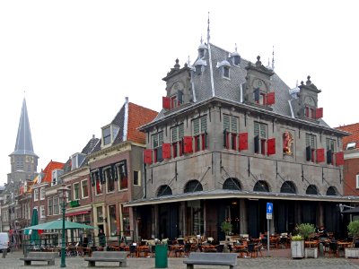 Roode Steen Hoorn met waaggebouw