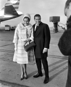 Rina Lodders en Chubby Checker in Holland, aankomst Schiphol, Bestanddeelnr 917-2718