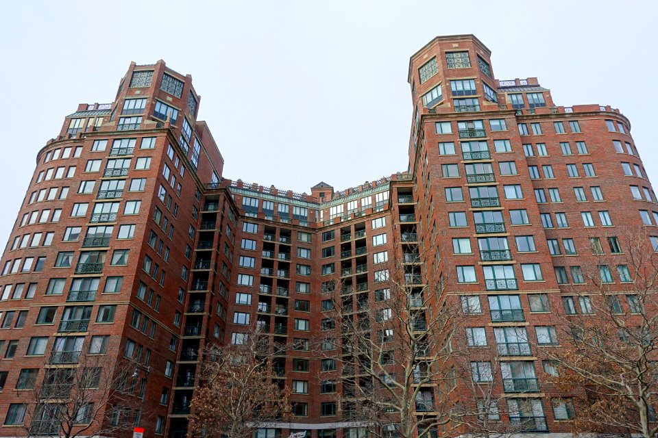 River Court Condominiums - 10 Rogers Street, Cambridge, MA - DSC05675