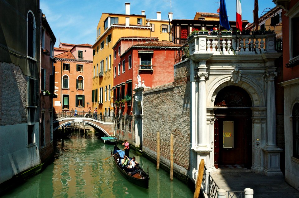 Rio-di-San-Zulian-Venice-20050524-024