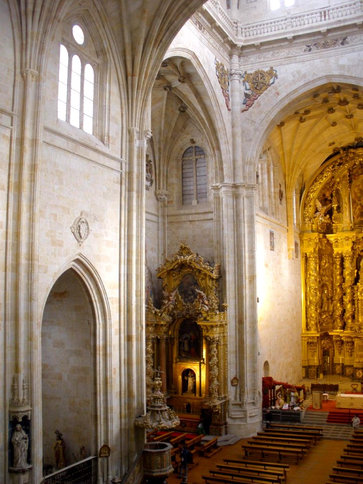 Salamanca - Convento de San Esteban, interior de la iglesia 46