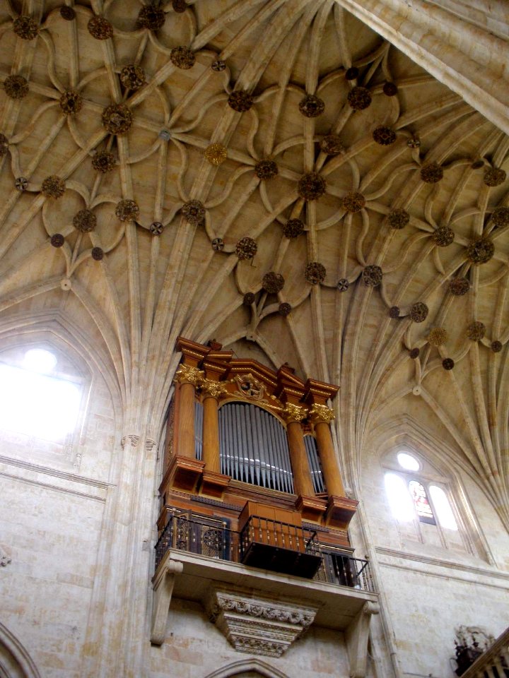 Salamanca - Convento de San Esteban, interior de la iglesia 37