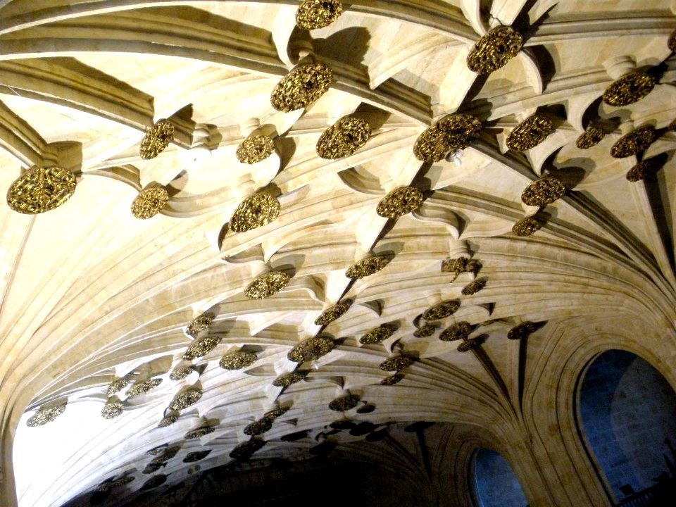 Salamanca - Convento de San Esteban, interior de la iglesia 13