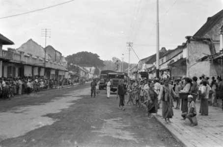 Salatiga. De voorlichting van de bevolking der bevrijde gebieden is op moderne w, Bestanddeelnr 392-4-2