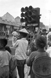 Salatiga. De voorlichting van de bevolking der bevrijde gebieden is op moderne w, Bestanddeelnr 392-4-3