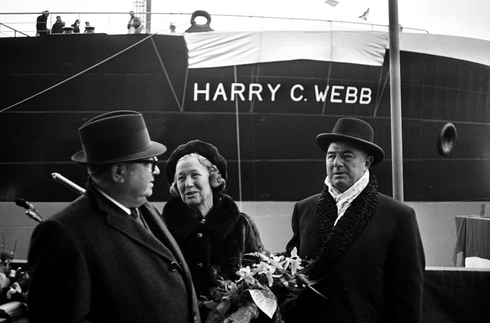 100e tewaterlating bij Verolme, v.l.n.r. Verolme, mevrouw Webb en H. C. Webb (op, Bestanddeelnr 917-4162