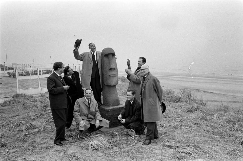 1 April Comite in Zandvoort geinstalleerd, enige leden van het comite v.l.n.r. G, Bestanddeelnr 914-9420
