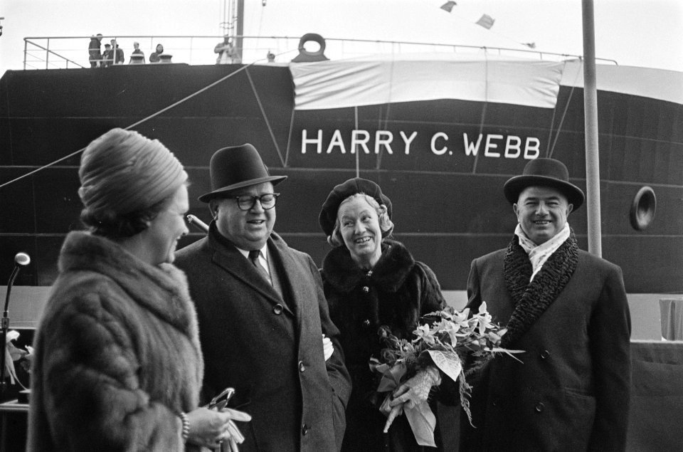 100e tewaterlating bij Verolme, v.l.n.r. Verolme, mevrouw Webb en H. C. Webb (op, Bestanddeelnr 917-4161