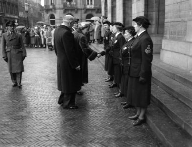 10 jaar Marvo defile te Amsterdam voor koningin Juliana, Bestanddeelnr 906-7992
